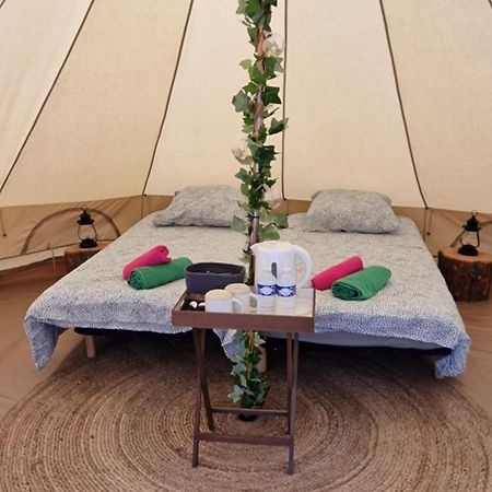 Lodge Tente Les Pommiers Glamping O Rendez-Vous En Demi-Pension Roquefeuil Esterno foto