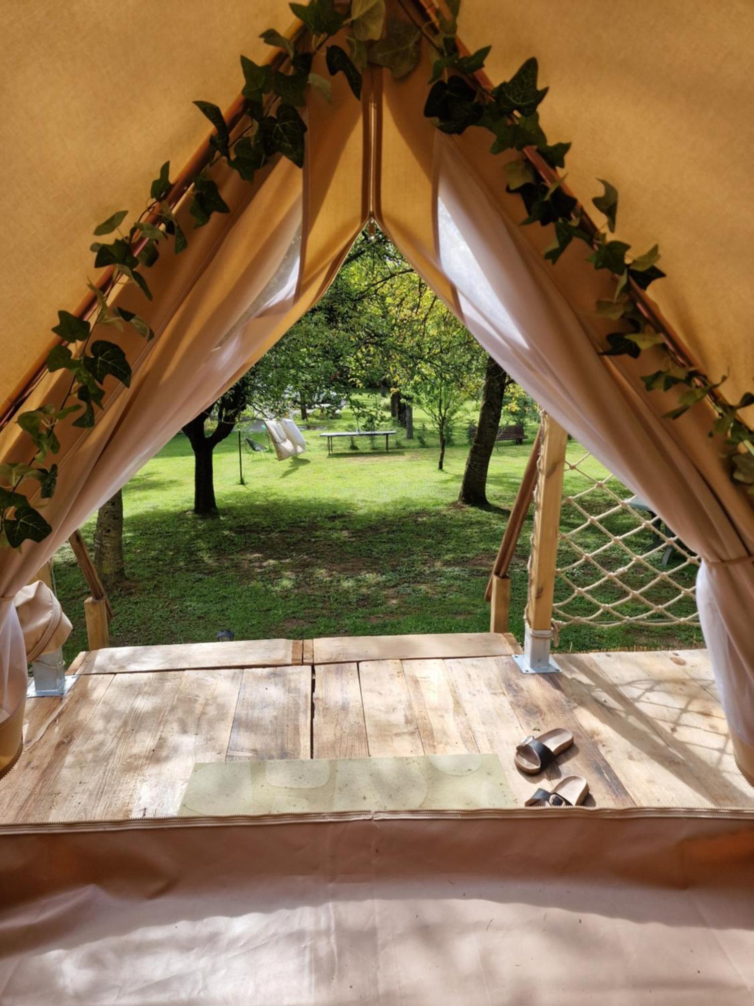 Lodge Tente Les Pommiers Glamping O Rendez-Vous En Demi-Pension Roquefeuil Esterno foto
