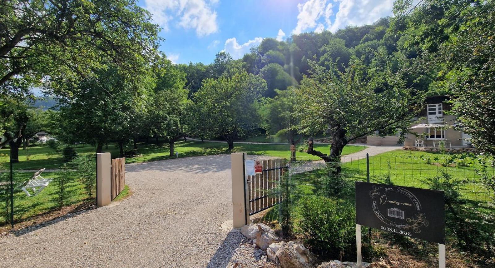 Lodge Tente Les Pommiers Glamping O Rendez-Vous En Demi-Pension Roquefeuil Esterno foto