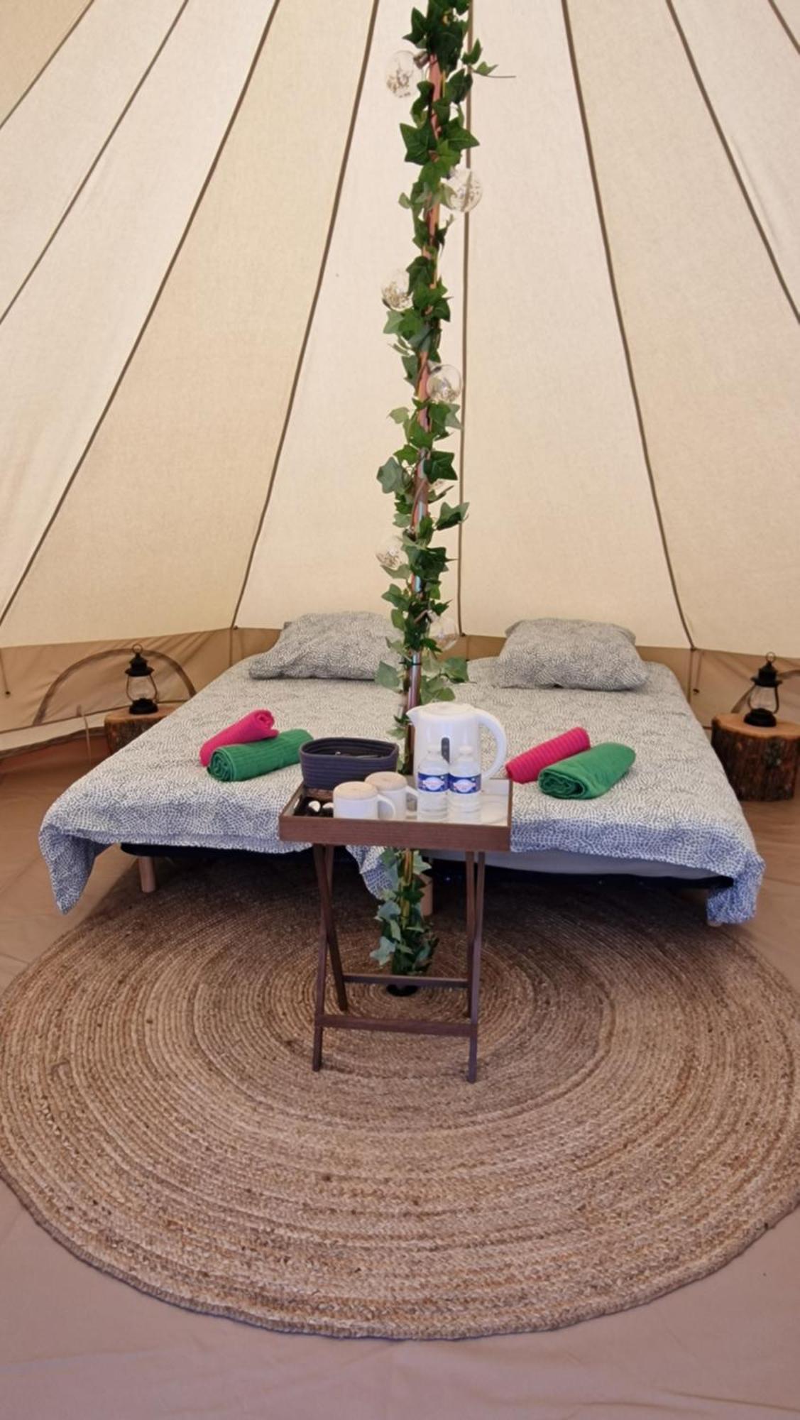 Lodge Tente Les Pommiers Glamping O Rendez-Vous En Demi-Pension Roquefeuil Esterno foto